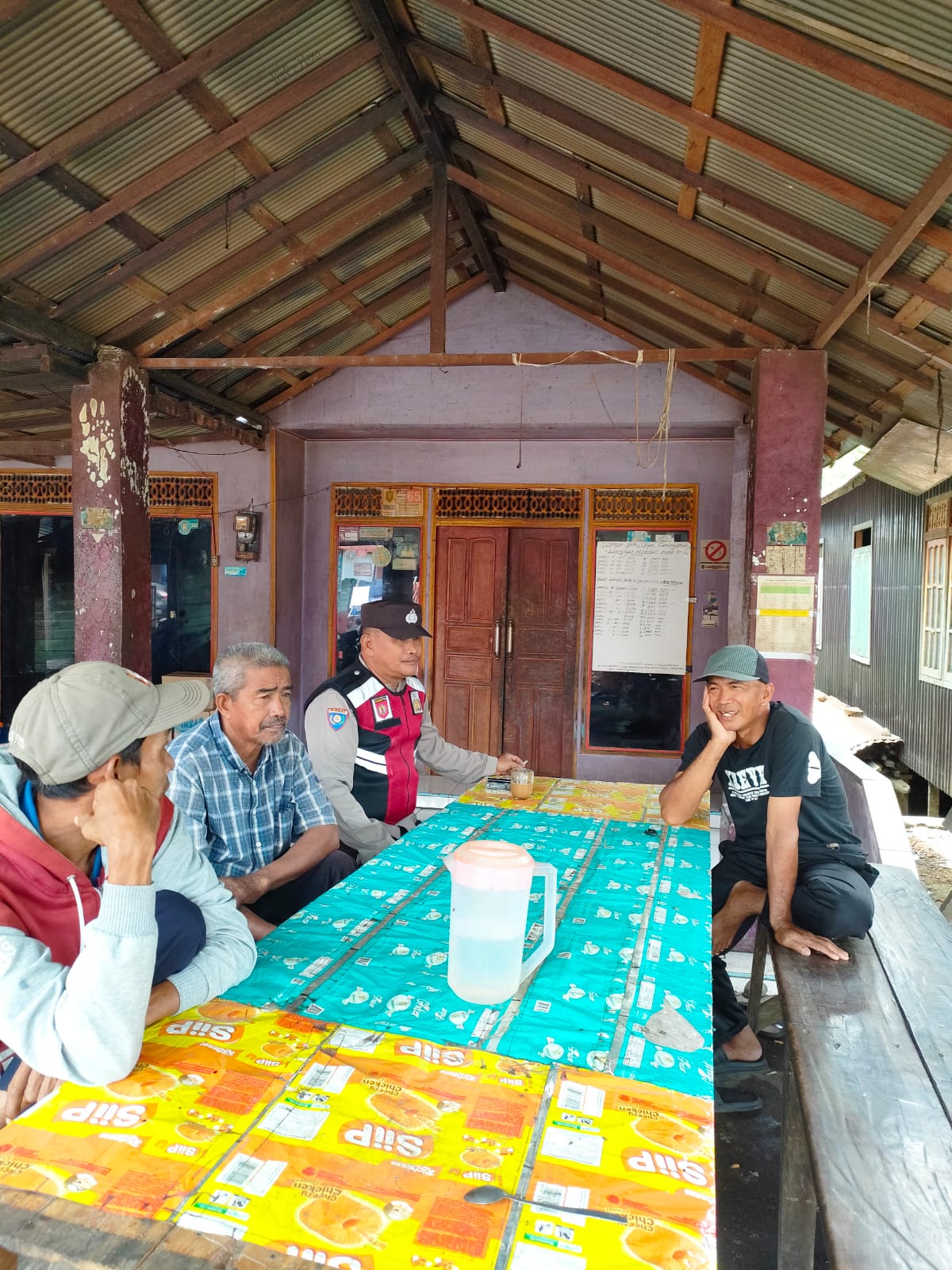 Untuk Menjaga Kamtibmas Diwilkum Polsek Pugaan Tetap Aman, Anggota Polsek Pugaan Lakukan Patroli Dialogis