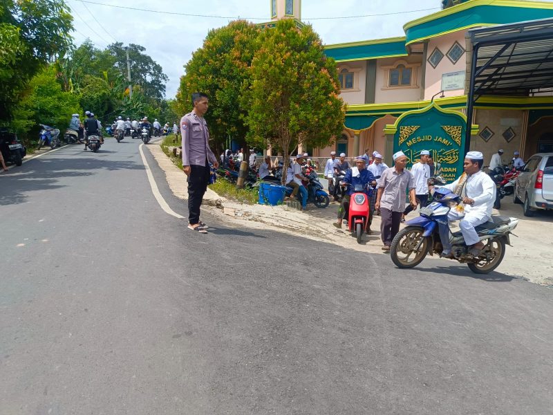 Polsek Pugaan Amankan Sholat Jum’at, Salah Satu Wujud Polri Hadir Di Masyarakat