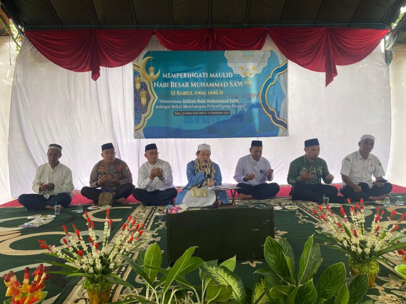 Kapolsek Pugaan Hadiri Maulid Nabi Muhammad SAW di MAN 3 Tabalong