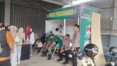 Personel Polres Tabalong Lakukan Pengamanan Pelipatan Surat Suara Pilkada 2024 di Gudang Logistik KPU