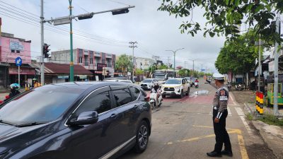 Satlantas Polres Tabalong Laksanakan Pengaturan Arus Lalu Lintas di Jam Sibuk Pagi Hari