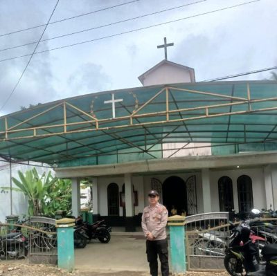 Polres Tabalong Lakukan Pengamanan Ibadah Umat Kristiani di Beberapa Gereja Wilayah Tabalong