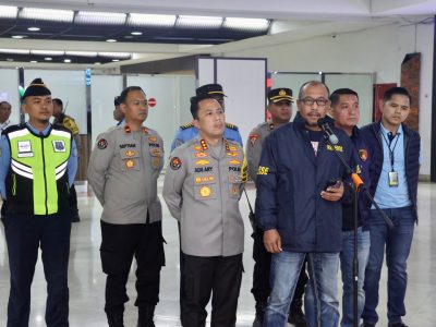 2 Pelaku Kasus Judi Online Libatkan Pegawai Komdigi Tiba di Bandara Soetta