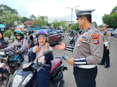 Sat lantas Polres Tabalong menggelar Penerangan Keliling, Himbau Masyarakat