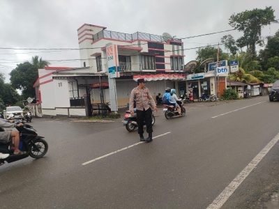 Polsek Murung Pudak Laksanakan Pengaturan Arus Lalu Lintas di Pagi Hari