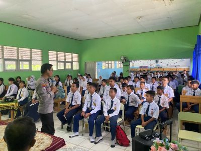 Sat Binmas Gelar Jumat Curhat, Siswa SMP Sampaikan Keluhan Soal Kemacetan di Hari Pasaran