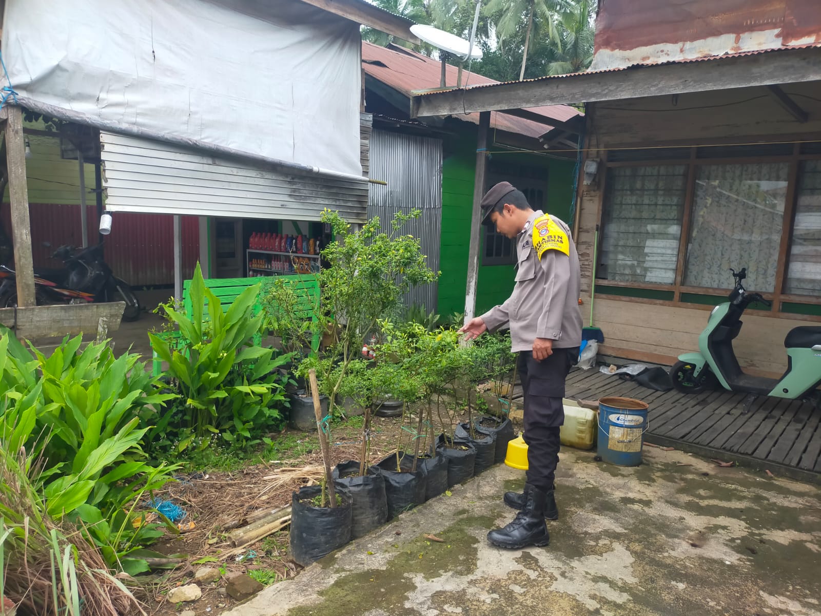 Ketahanan Pangan Di Lingkungan Sekitar, Polsek Haruai Motivasi Masyarakat Mengolah Katahanan Pangan