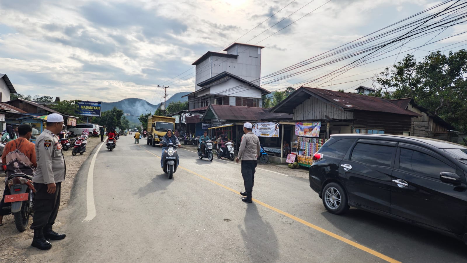 Jaga Kamtibmas di Bulan Ramadhan, Personel Polsek Jaro Laksanakan Pam Pasar Ramadhan