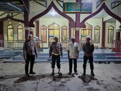 Beri Rasa Aman Selama Pelaksanaan Sholat Tarawih, Polsek Jajaran Hadirkan Personil Di Beberapa Masjid