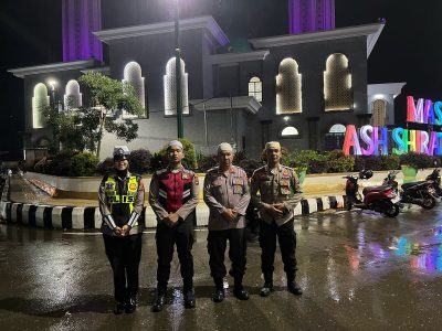 Polres Tabalong Jaga Keamanan dan Kelancaran Sholat Tarawih di Sejumlah Masjid