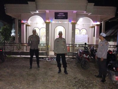 Hadirnya Personil Polsek Jajaran Wujudkan Keamanan Selama Pelaksanaan Sholat Tarawih