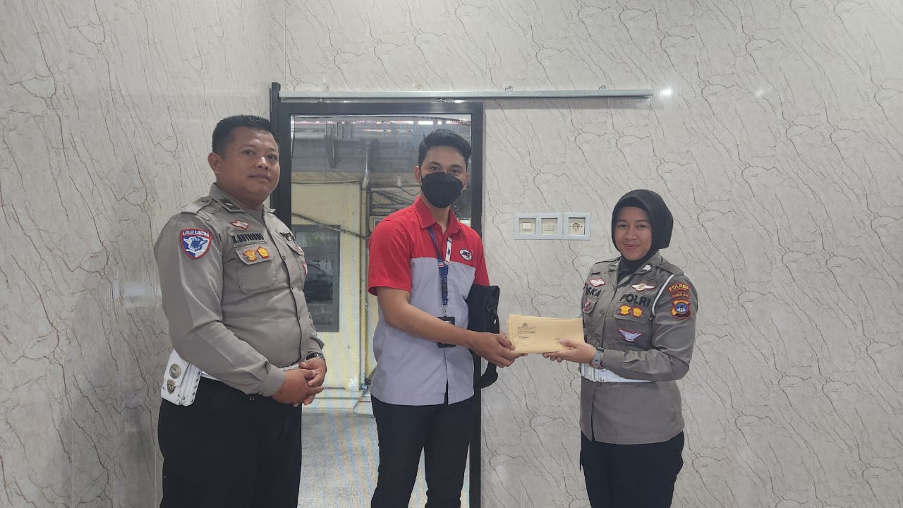 Satlantas Polres Tabalong Tindak Pelanggar Lalu Lintas Melalui ETLE dan Serahkan Surat Tilang ke JNE Tanjung