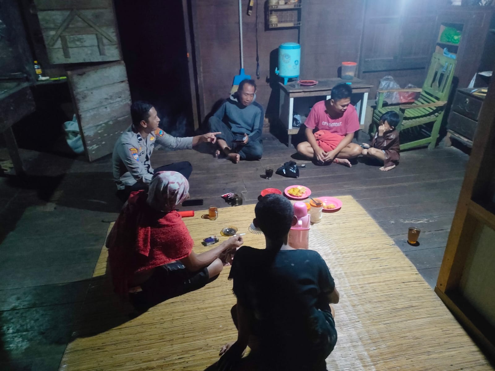 Minimalisir Gangguan Malam Hari, Polsek Jaro Laksanakan Patroli Sambang Warga