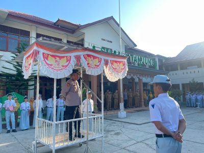 Kabag SDM Polres Tabalong Jadi Inspektur Upacara di SMAN 1 Tanjung, Sampaikan Imbauan Kamtibmas kepada Pelajar