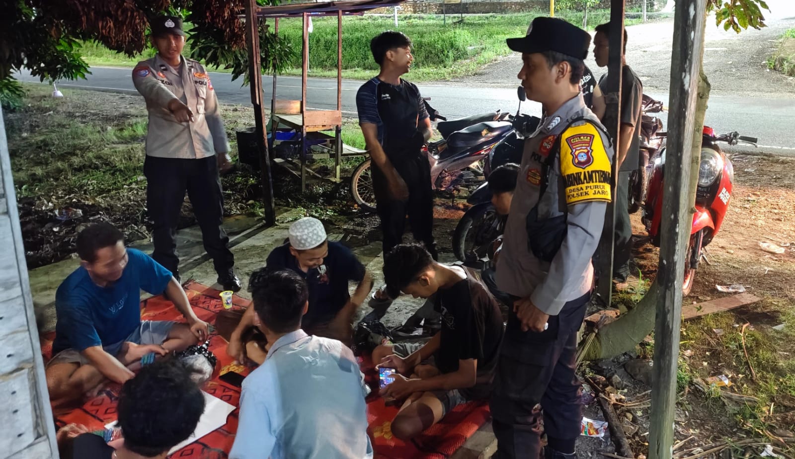 Cegah Gangguan Kamtibmas Polsek Jaro Rutin Patroli Malam Hari