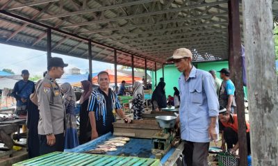 Petugas Ini Lakukan Patroli Rutin Ke Pasar