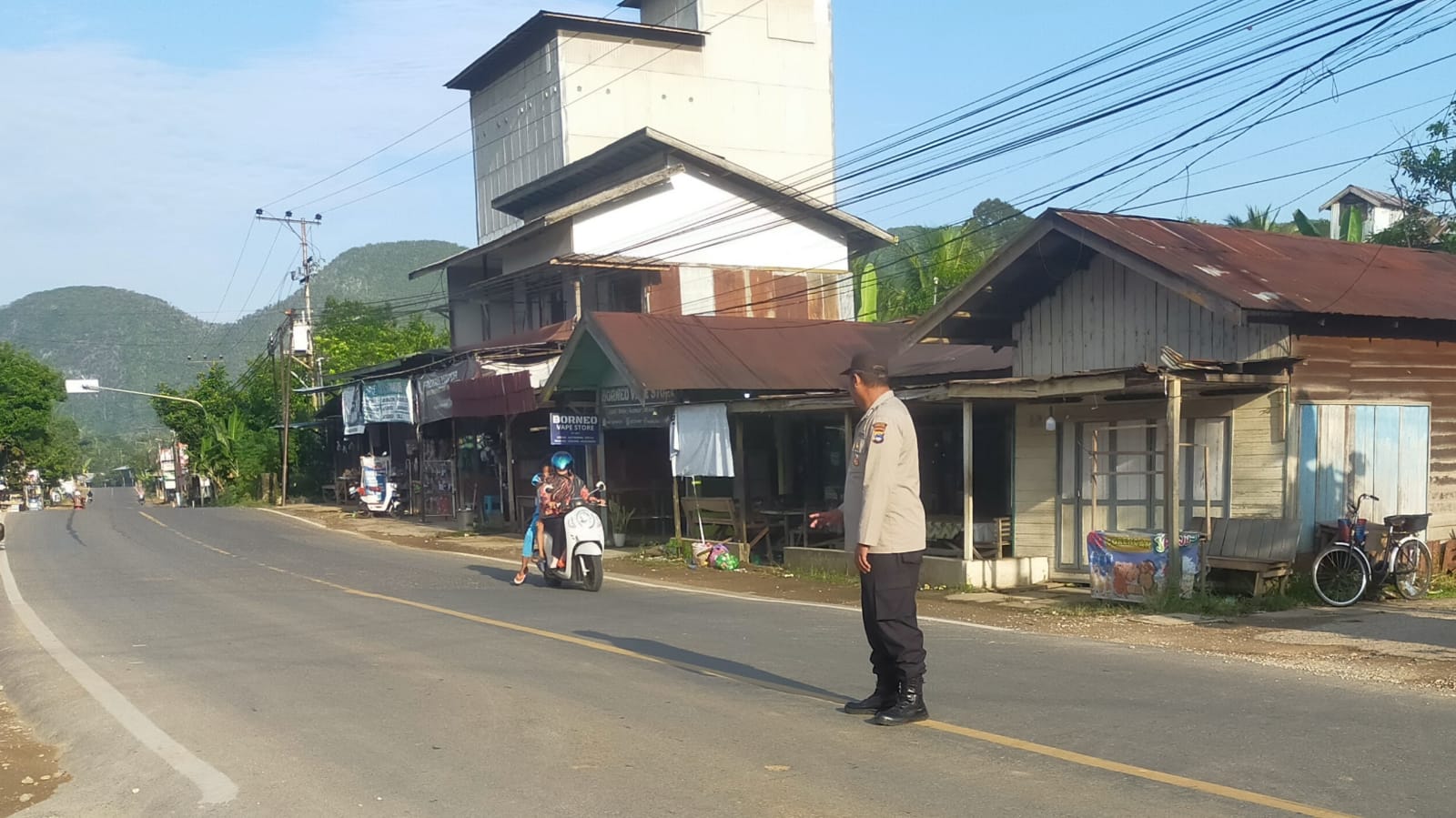 Ciptakan Rasa Aman dan Nyaman di Jalan Raya, Polsek Jaro Laksanakan Pengaturan Lalu Lintas