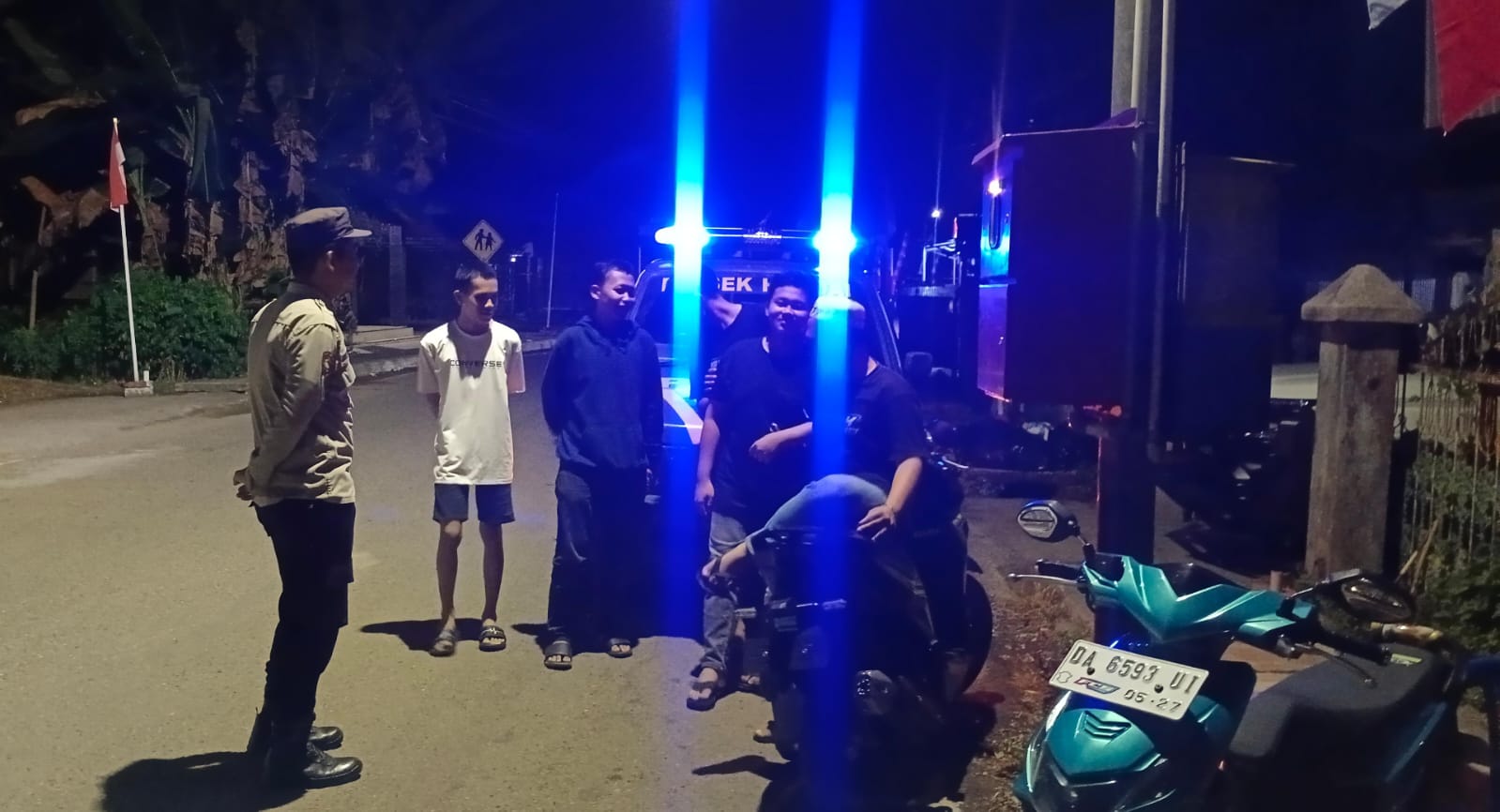 Patroli Malam Polsek Haruai Sambangi Masyarakat Desa Halong Sampaikan Pesan Kamtibmas