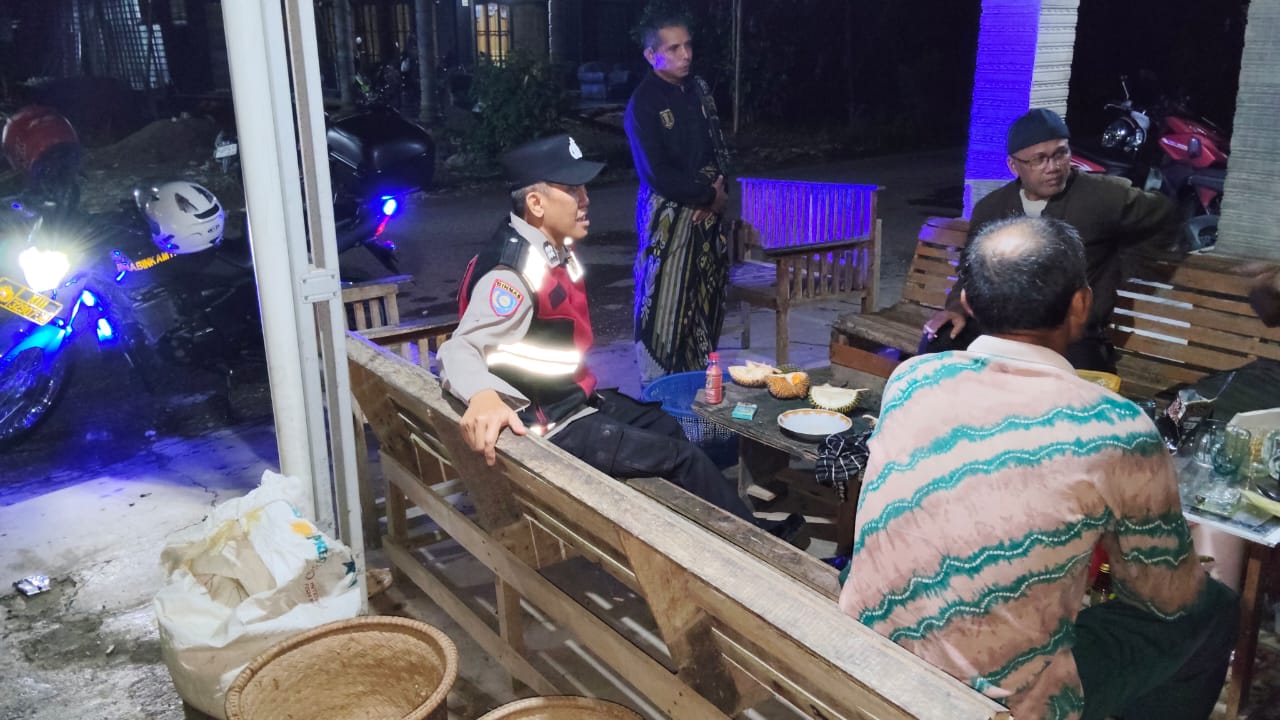 Patroli Dialogis: Polsek Jaro Hadir dan Sapa Masyarakat demi Harkamtibmas