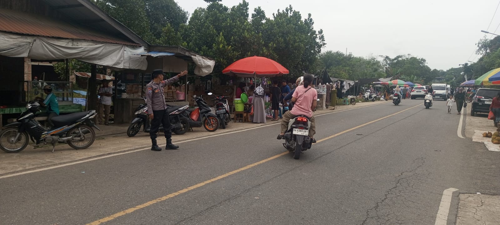 Polsek Haruai Rutin Laksanakan Patroli Pasar Mingguan Berikan Rasa Aman Di Masyarakat