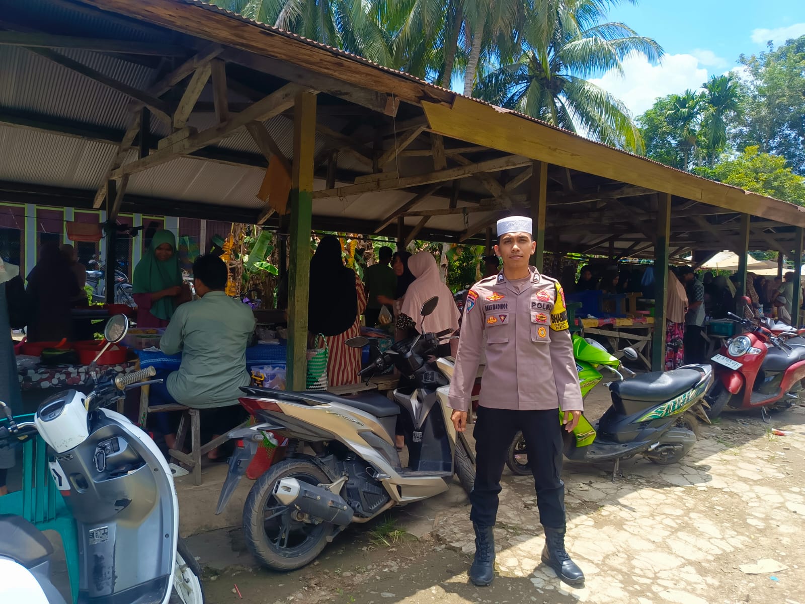 Polsek Pugaan Pengamanan Pasar Ramadhan, Pastikan Situasi Aman Kondusif