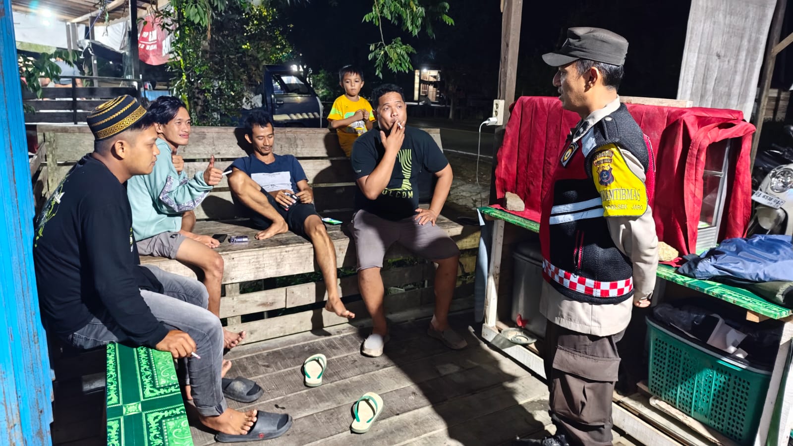 Pastikan Kondusif, Polsek Jaro Gelar Patroli Dialogis Sambangi Remaja Nongkrong Agar Tidak Balap Liar