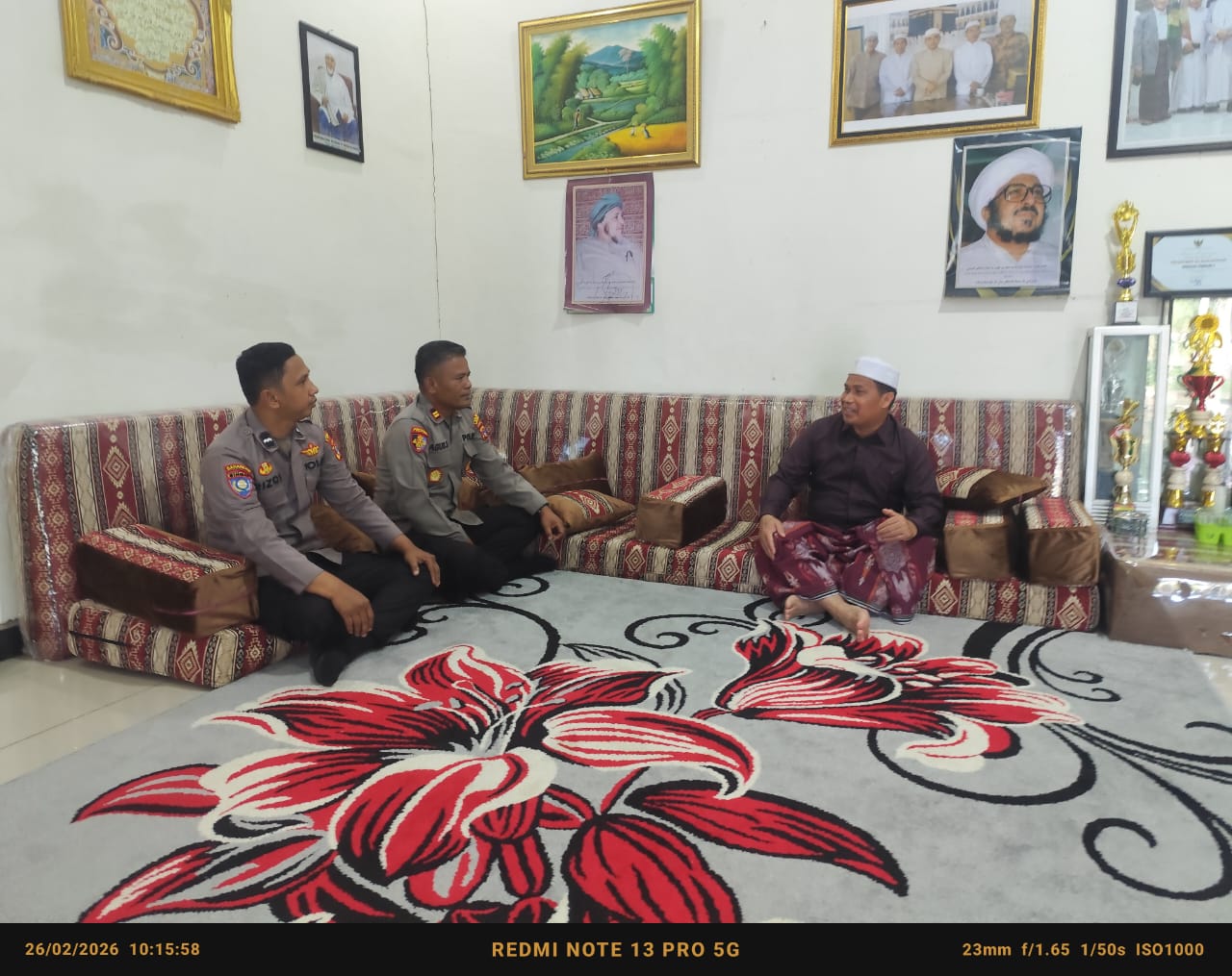 Kapolsek Jaro Jalin Silaturahmi Kamtibmas dengan Pimpinan Ponpes Al-Madaniyah Jaro