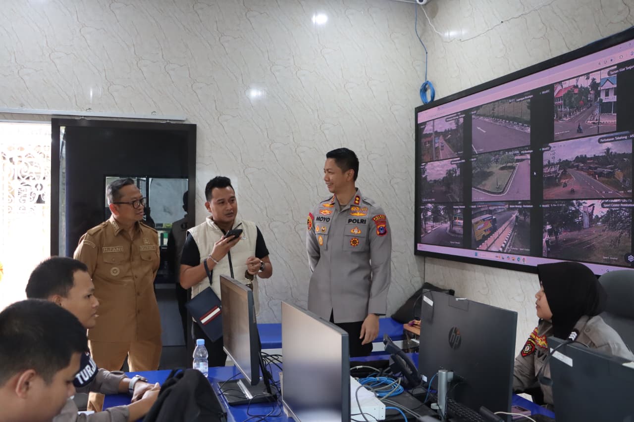 Peninjauan Command Center oleh Kapolres Tabalong, Bupati Tabalong dan Ketua Komisi III DPRD Kab. Tabalong, Layanan 110 Diuji Langsung dan Siap Layani Warga 24 Jam