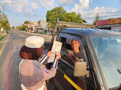 Sapa Warga di Jalan, Satlantas Polres Tabalong Ajak Berkendara Lebih Aman dan Peduli Sesama
