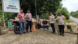 Kapolsek Tanta Pimpin Anggotanya Laksanakan Patroli Sekaligus Pengamanan Ibadah Umat Kristiani Di Wilkum Polsek Tanta