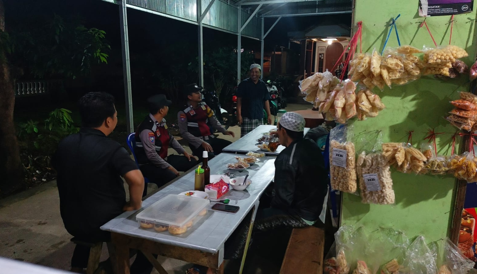 Polisi Hadir, Warga Tenang: Patroli Malam Polsek Jaro Pastikan Lingkungan Aman dan Kondusif