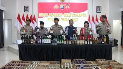 Ratusan Botol Minuman Beralkohol Tanpa Ijin Disita, Pelaku Diajukan Sidang Tindak Pidana Ringan