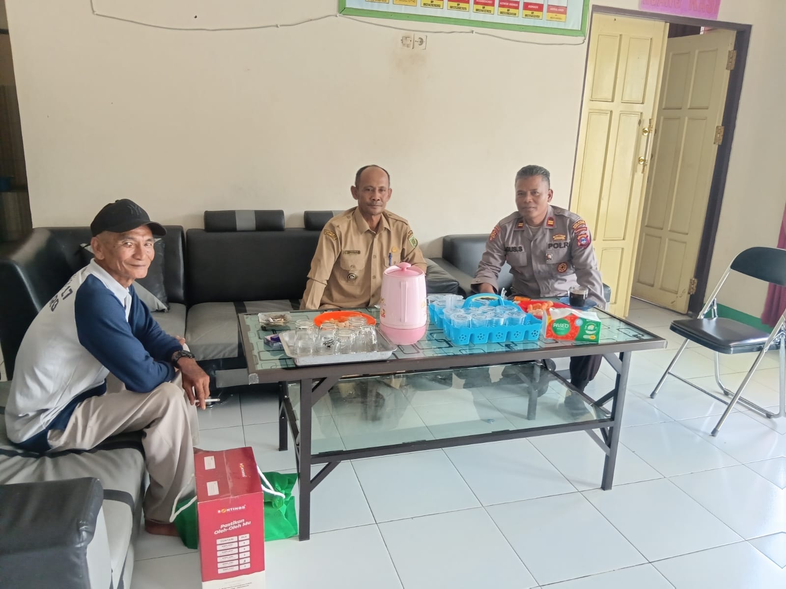 Sinergi Kamtibmas, Kapolsek Jaro Berikan Imbauan Keamanan di Kantor Desa