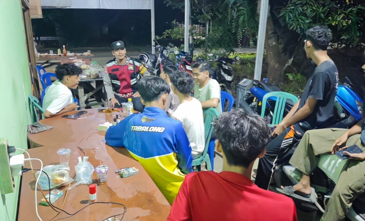 Antisipasi Gangguan Kamtibmas, Polsek Jaro Rutinkan Patroli Dialogis Malam Sambil Beri Imbauan