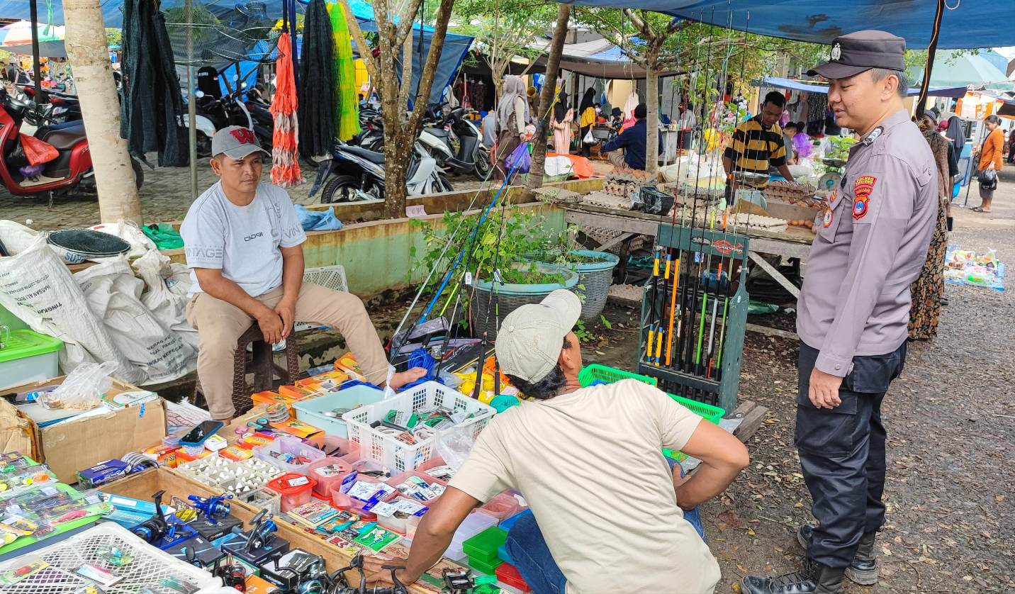Patroli Pasar Pagi Di Desa Kembang Kuning Polsek Haruai Hadirkan Rasa Aman Di Tengah Masyarakat