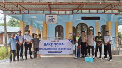 Polsek Muara Harus Gelar Bakti Sosial Religi Bersihkan Langgar Darul Huda Sambut Hari Bhayangkara Ke-80