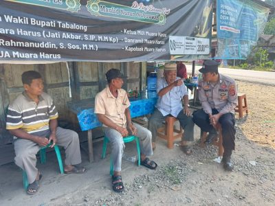 Kanit Binmas Polsek Muara Harus Laksanakan Sambang Warga sambil Ngobrol Santai di Desa Mantuil