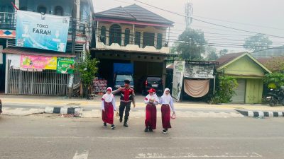 Polres Tabalong Tingkatkan Pelayanan Pagi, Personel Atur Arus Lalu Lintas di Titik Rawan Macet